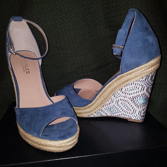 Brand New Charles David Blue Suede Woven Wedge size 9M - Picture 1 of 2
